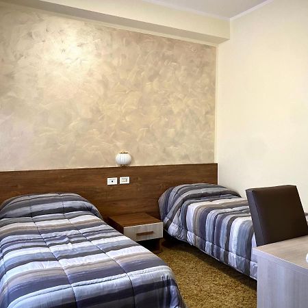 Hotel Vallisdea Sala Consilina Bagian luar foto