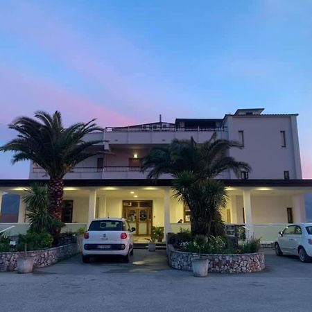 Hotel Vallisdea Sala Consilina Bagian luar foto