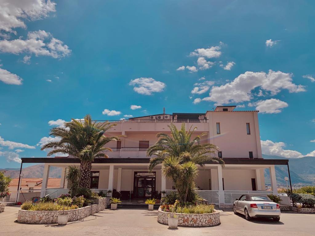 Hotel Vallisdea Sala Consilina Bagian luar foto