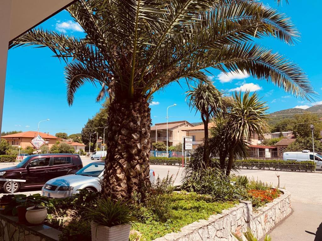 Hotel Vallisdea Sala Consilina Bagian luar foto