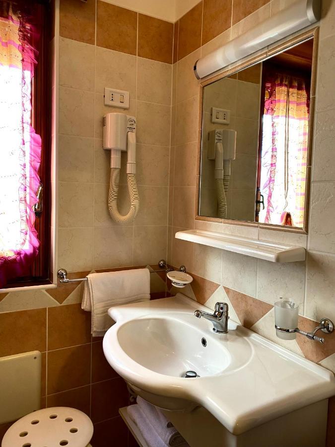Hotel Vallisdea Sala Consilina Bagian luar foto