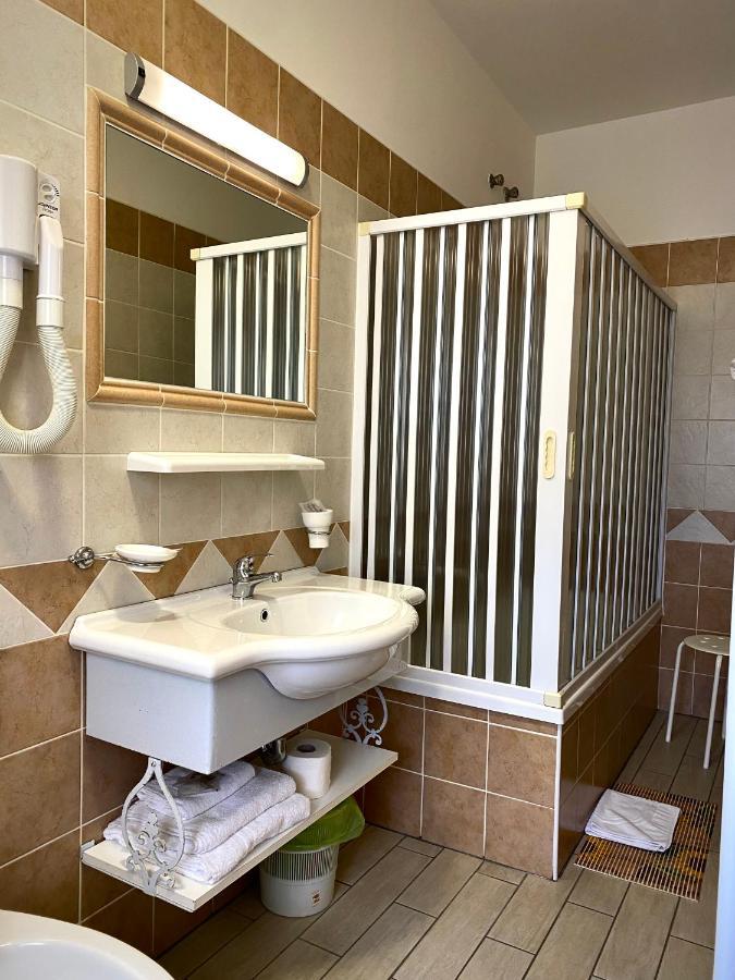 Hotel Vallisdea Sala Consilina Bagian luar foto