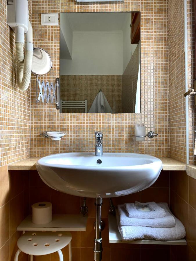 Hotel Vallisdea Sala Consilina Bagian luar foto
