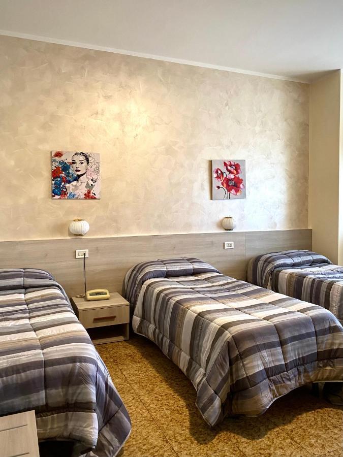 Hotel Vallisdea Sala Consilina Bagian luar foto