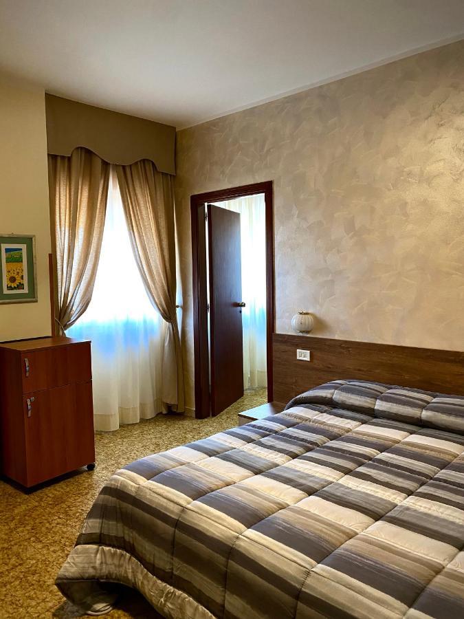 Hotel Vallisdea Sala Consilina Bagian luar foto