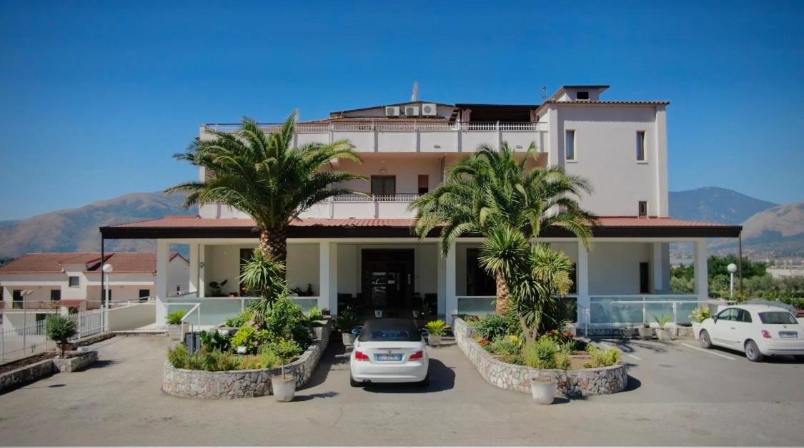 Hotel Vallisdea Sala Consilina Bagian luar foto