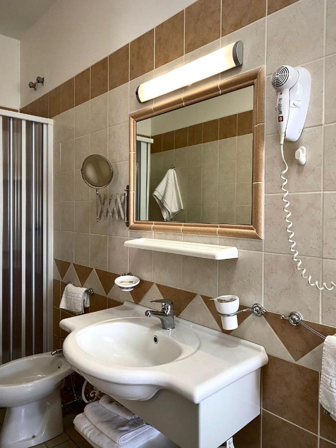 Hotel Vallisdea Sala Consilina Bagian luar foto