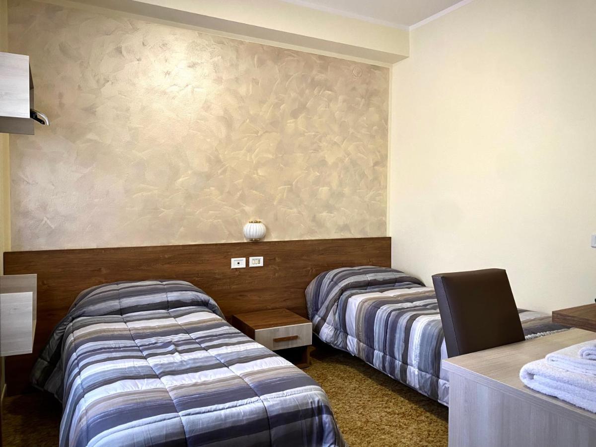Hotel Vallisdea Sala Consilina Bagian luar foto
